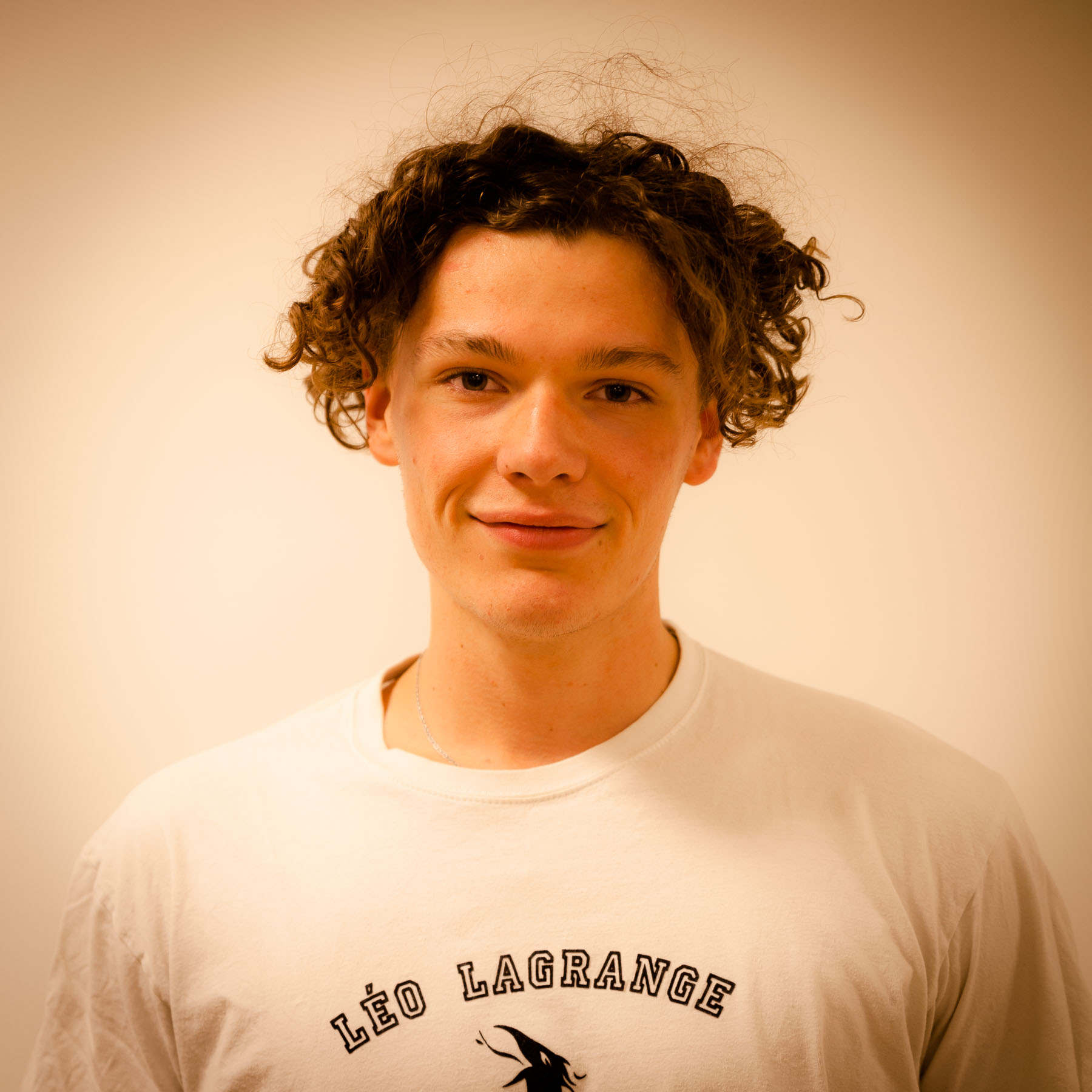 Club athlete portrait with Léo Lagrange identity on shirt