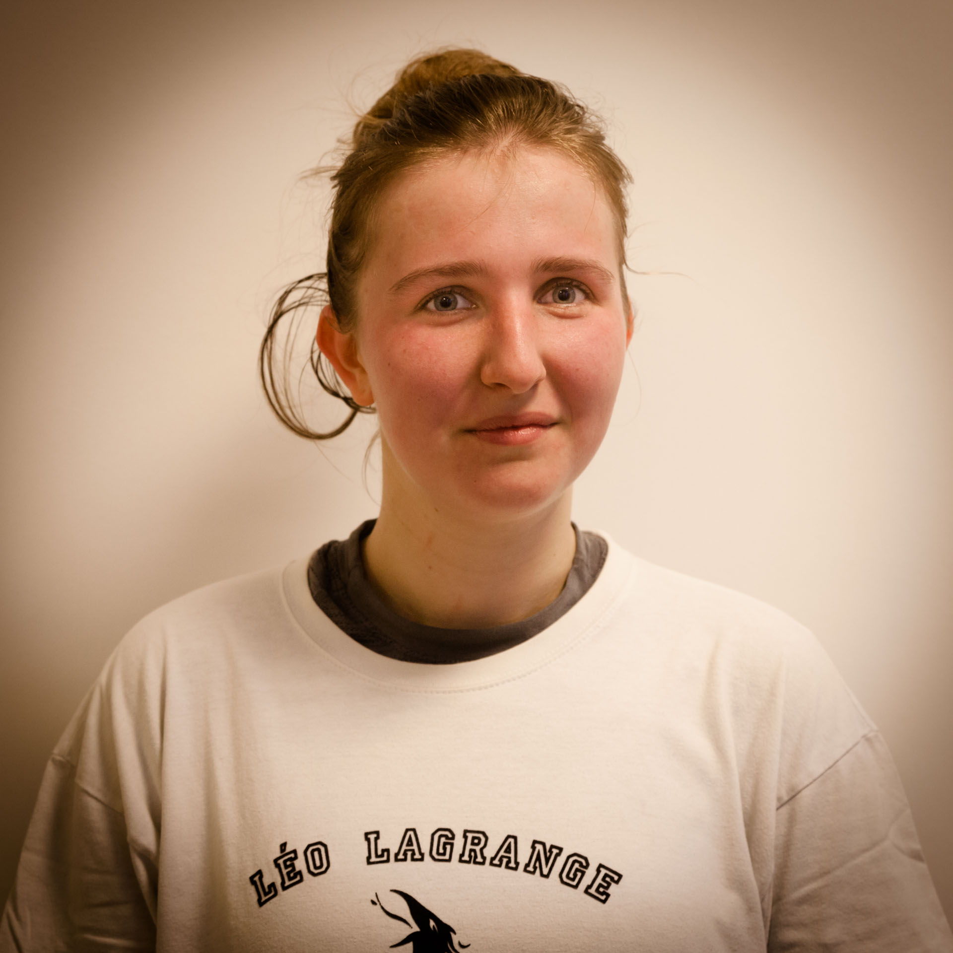 Club athlete portrait with Léo Lagrange identity on shirt